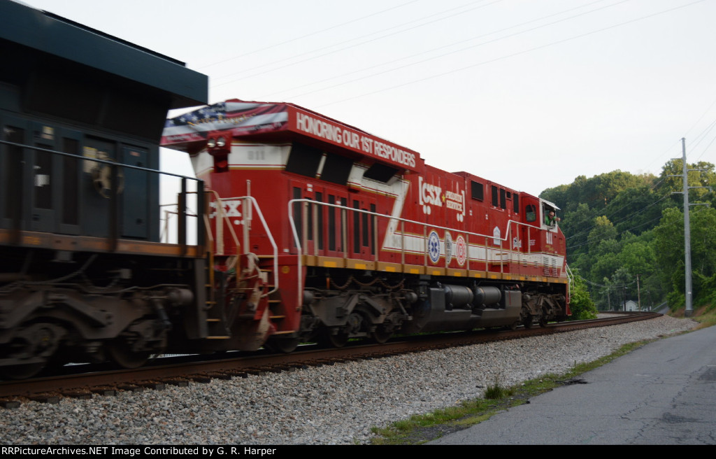 I get a nice greeting from the engineer on CSX 911